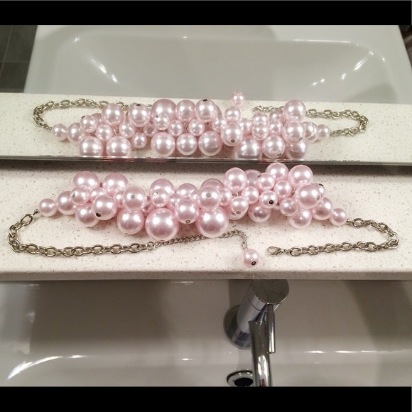 Pink faux pearl cluster necklace - Picture 3 of 3